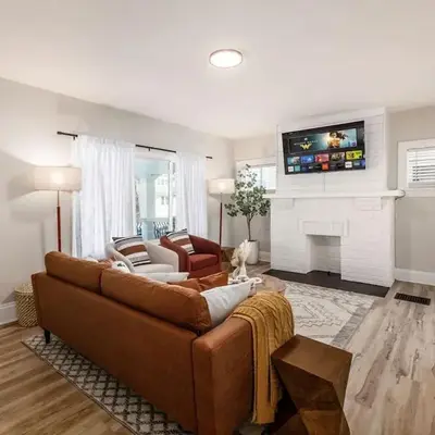 Oakwood Charm Family-Friendly 3BR Getaway