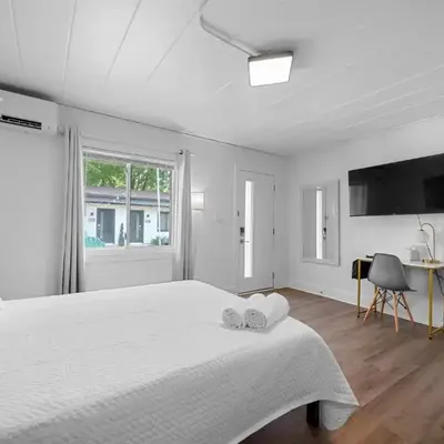 Chic City Retreat 93A