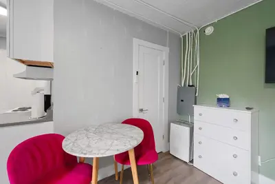a room with two red chairs and a table at Chic City Retreat 93D in Columbus