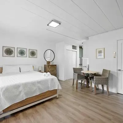Chic City Retreat 93H