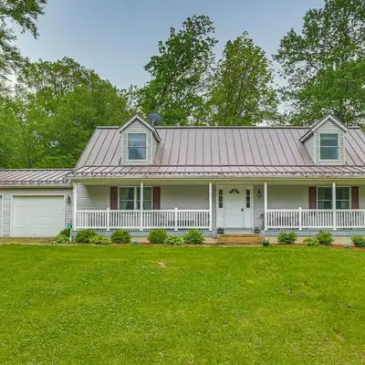 2 Mi to Woodbury Wildlife Area Cozy Farmhouse!