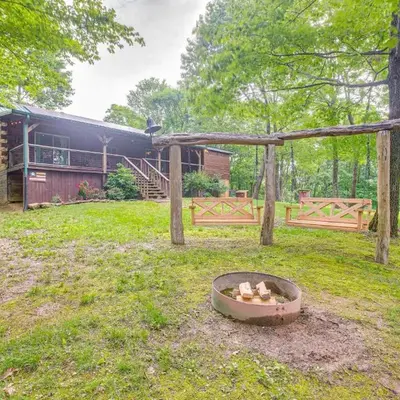 Pond and Fire Pit Charming Log Cabin near Blue Rock