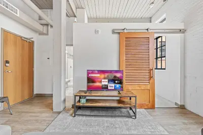 a room with a coffee table and a door at 1 BD Apt l Downtown l Parking l Fast Wi-Fi l Café in Cleveland