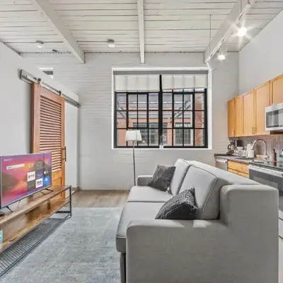 1 BD Apt l Downtown l Parking l Fast Wi-Fi l Café
