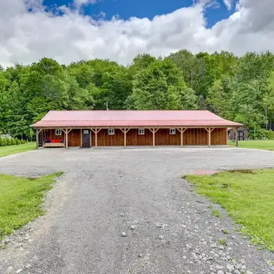 6 Mi to Main Street Dog-Friendly Home in Dover!