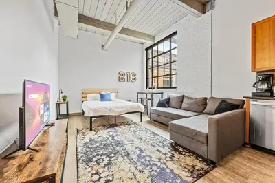 Gallery image of Loft-Style Studio l DT Cleveland l Parking l Café in Cleveland