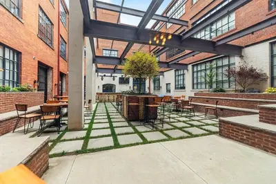 Gallery image of Charming DT Loft l Parking l Fast Wi-Fi l Café in Cleveland