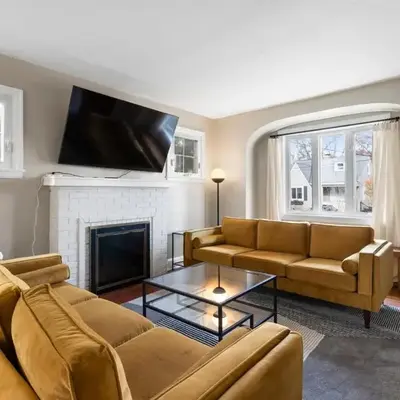 Inviting 4BR2BA in Oakley with 2 Park Spots & Lg Deck