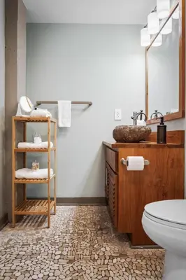 Gallery image of Trendy DT Loft l 2 TV's l Parking l Café in Cleveland