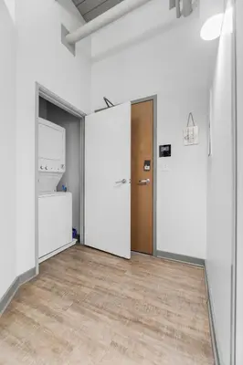 Gallery image of Trendy DT Loft l 2 TV's l Parking l Café in Cleveland