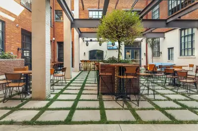 Gallery image of Trendy DT Loft l 2 TV's l Parking l Café in Cleveland
