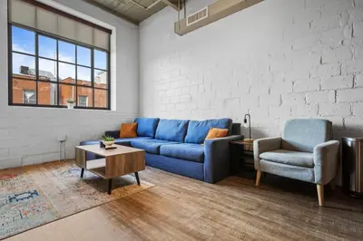 Gallery image of Trendy DT Loft l 2 TV's l Parking l Café in Cleveland