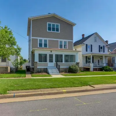 Walk to Lake Erie Spacious Home in Sandusky!