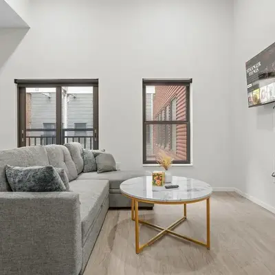 Luxury Condo l DT l Playhouse Square l Sofa Bed