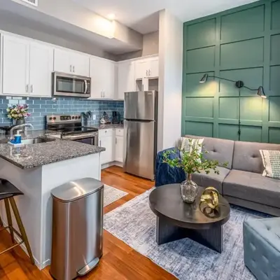 OTR 2 Lux Queen Beds Sleeps 5ppl Light Rail Wifi