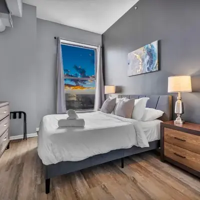 1BR Loft Sauna & Walk to Theater & Campus