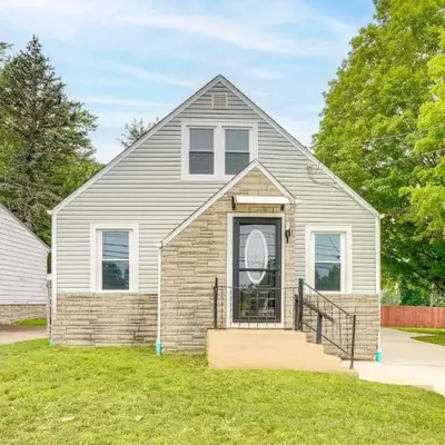 3 Mi to Dtwn Youngstown and YSU Family Home with Yard