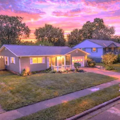 Private Home - Entire House - Ranch - Hot Tub - Pets Welcome - 2 King Beds - Kids Welcome - Fenced Yard - Free Wifi - Quiet Neighborhood