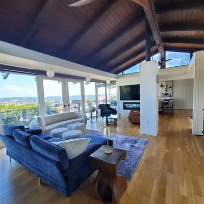 Luxe Mt Adams Lookout