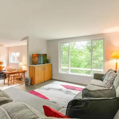 1 Mi to Burr Oak Lake Cozy Family Home!