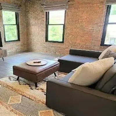 Jungle House Columbus Downtown Free Parking Sleeps 8 - Steps to Convention Center & Nationwide Arena - 2BR Short North Luxury Home - Over 5