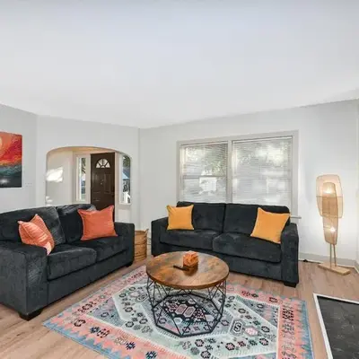 Cozy 2BR Lyndhurst Retreat