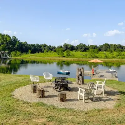 Private Ponds and Trails Hillsboro Nature Retreat!