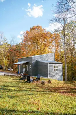 a small house in the middle of a field at The Treetop Retreat – Family Getaway in Scenic Hocking Hills in Logan