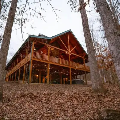 Sleeps 16! Luxury Cabin with Game Room & Hot Tub
