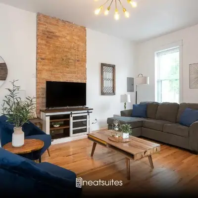 2BR Townhome - Free Parking