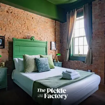 Pickle Factory Hotel - 2BR Near Stadiums & Downtown