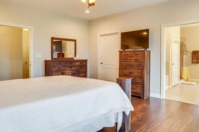 a bedroom with a bed and a dresser and a television at 14 Mi to Ark Encounter Rural Corinth Escape! in Corinth