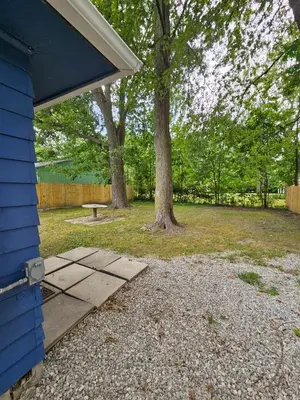 a backyard with a picnic table and a tree at Cozy 3BR Cottage Near Headlands in Mentor