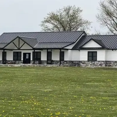 Country Cornerstone Retreat Upstairs Apartment with Hot Tub