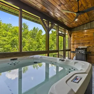 New Barn/ Sleeps 12/ 2 Hot Tubs/ EV Charger