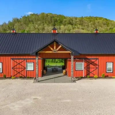 New Barndo/Red River Access/King Beds/Hot Tub