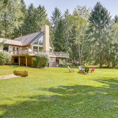 23 Mi to Mohican SP Group-Ready Lodge with Hot Tub