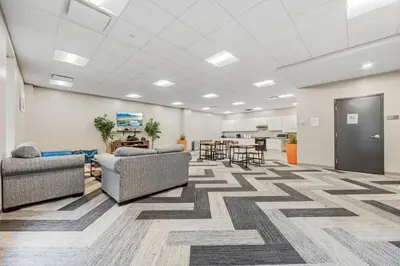an office lobby with couches and chairs and tables at DT Pet Friendly Parking Gym Wifi Coffee in Cleveland