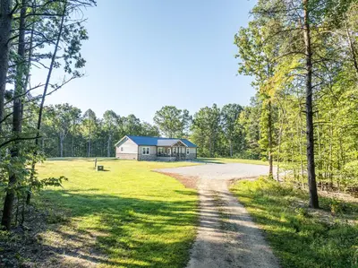 a road leading to a house in the woods at Wildcat Lodge, Wallingford KY in Wallingford