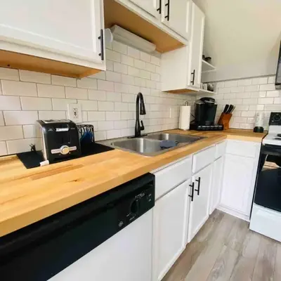 Cozy Downtown Modern Condo in the Heart of it all