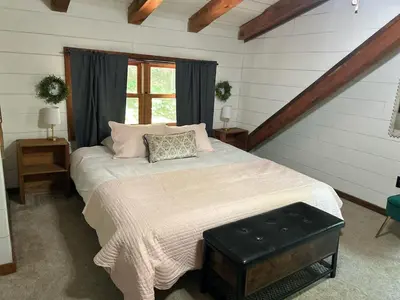 a bedroom with a bed in a room with a window at Outdoors Sleeps7 Family Getaway Fun Arcade Villa in Rockbridge