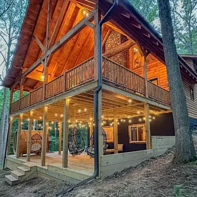 Cheerful Cabin Nestled in Serene Wooded Ravine