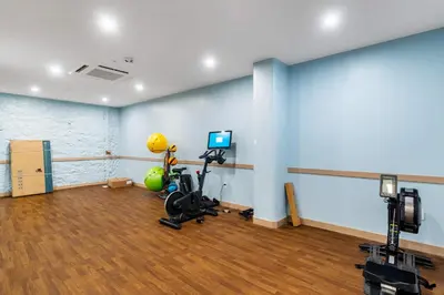 a room with a gym with a television and exercise equipment at CozySuites at Textile in Cincinnati