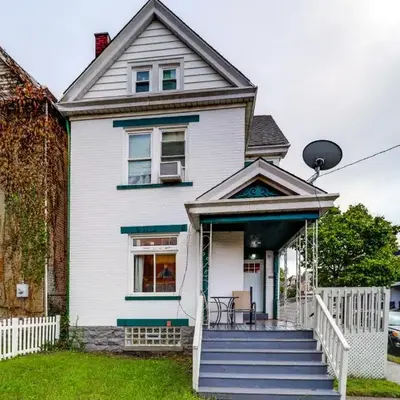 Walk to University of Cincinnati Historic Home!