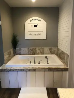 a large bath tub in a bathroom at Walnut Valley Farm guesthouse in Canton