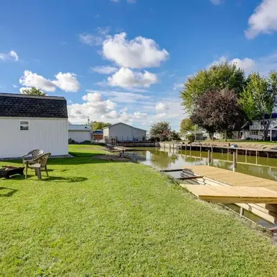 Walk to Lagoon Saloon! Chic Home on Nugents Canal