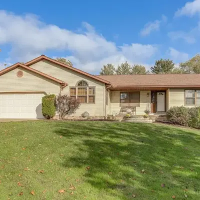 Work and Relax! Spacious Ontario Home with Pool