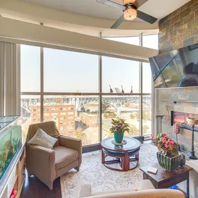 3 Mi to Dtwn Cleveland Condo with Lake Erie Views!