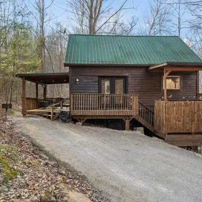 Hot Tub No Pet Fee Prime Location - Beary Cozy