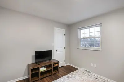 an empty living room with a tv and a window at Spacious 4BR Near Botanical Gardens in Columbus